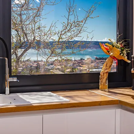 Haus Fuer 9 Personenund 1 Kind In Kastel Luksic * Kastela
