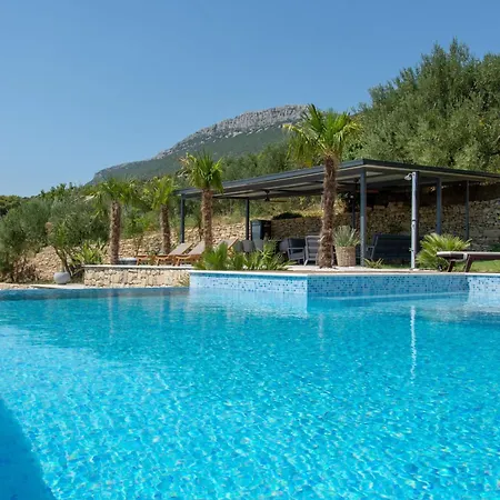 Holiday home Haus Fuer 9 Personenund 1 Kind In Kastel Luksic