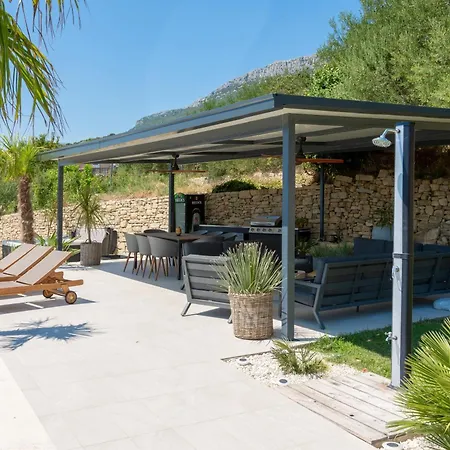 Holiday home Haus Fuer 9 Personenund 1 Kind In Kastel Luksic