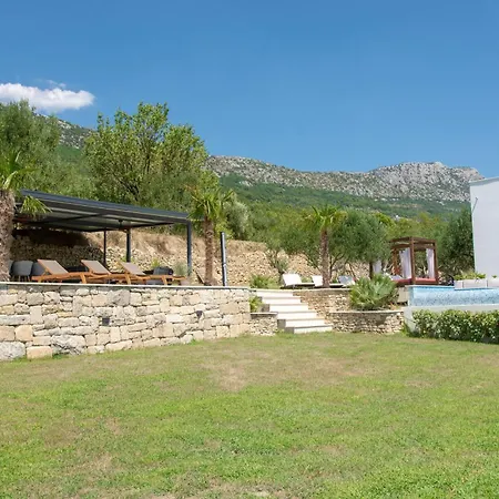 Holiday home Haus Fuer 9 Personenund 1 Kind In Kastel Luksic Kastela