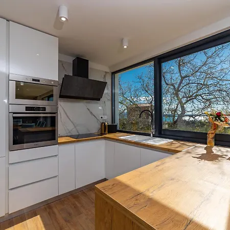 Holiday home Haus Fuer 9 Personenund 1 Kind In Kastel Luksic Kastela