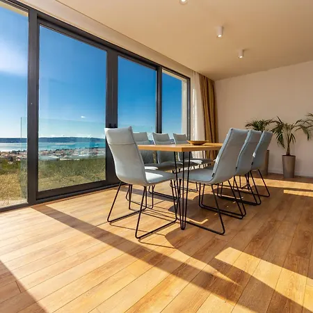 Haus Fuer 9 Personenund 1 Kind In Kastel Luksic *