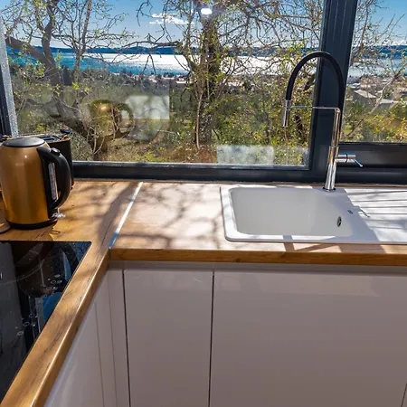 Haus Fuer 9 Personenund 1 Kind In Kastel Luksic Holiday home *